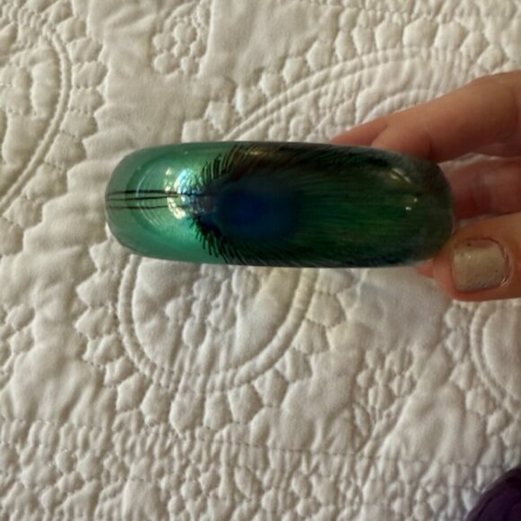 Vintage Bangle Peacock Feather Plastic Bangles - Picture 3 of 7
